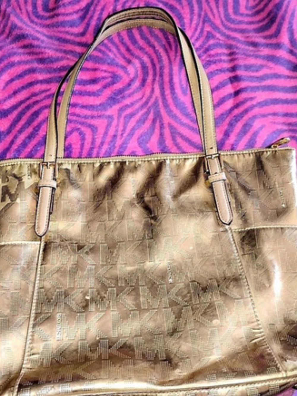 Michael Kors Jet Set Medium Metallic Signature Logo Pocket Tote Bag Tote Gold